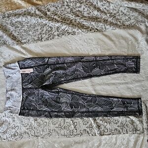 Victoria's Secret On Point Flow High Rise Leggings- Size 6